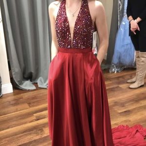 An elegant Sherri Hill prom dress